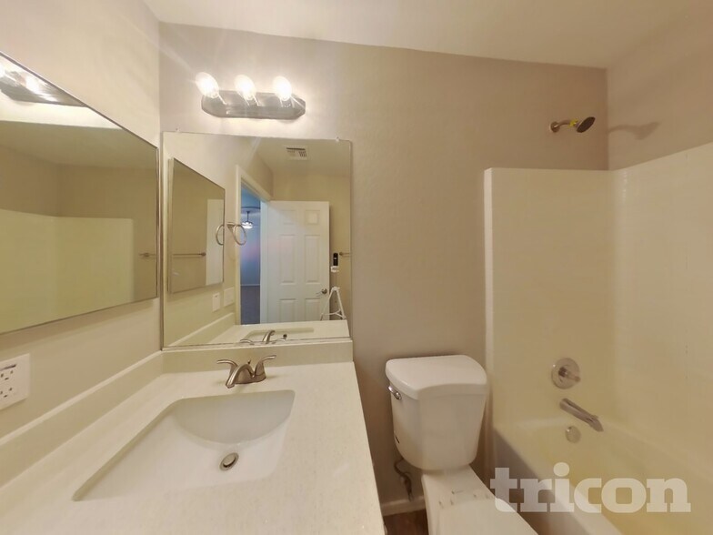 Building Photo - 11122 E Arbor Ave