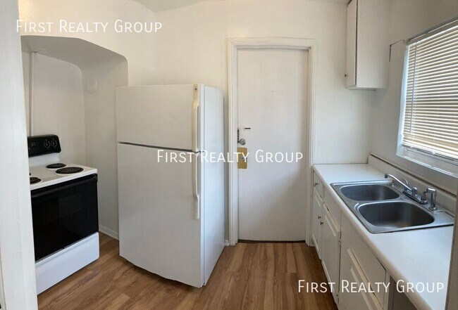 Building Photo - 16 W. Maplewood-Apt. 1
