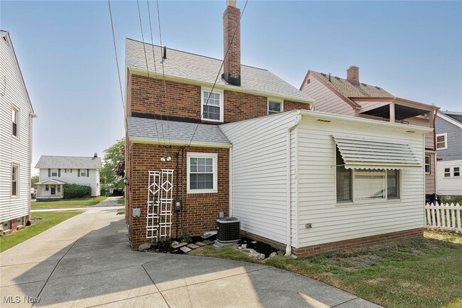 Building Photo - 330 E 197th St