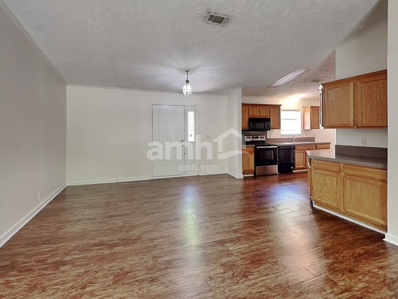 Building Photo - 495 Hunnicut Rd SE