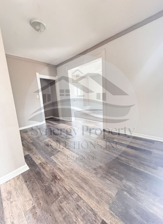 Building Photo - Lamberton Ave 21