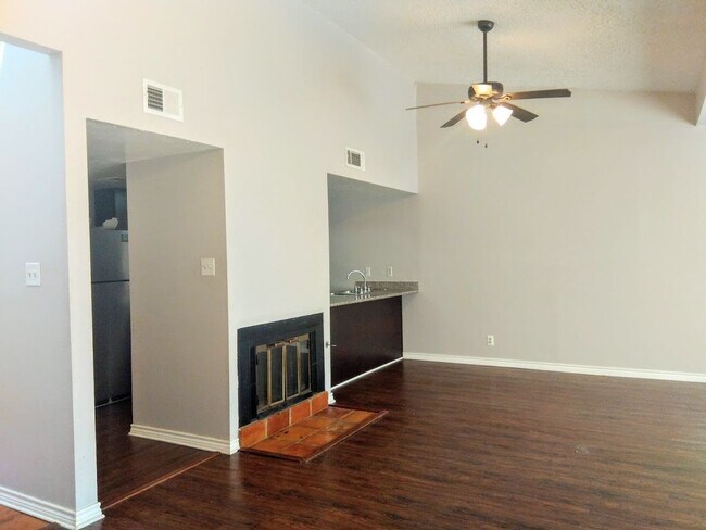 Building Photo - Two Bedroom Two Story Townhome In Amazing ...