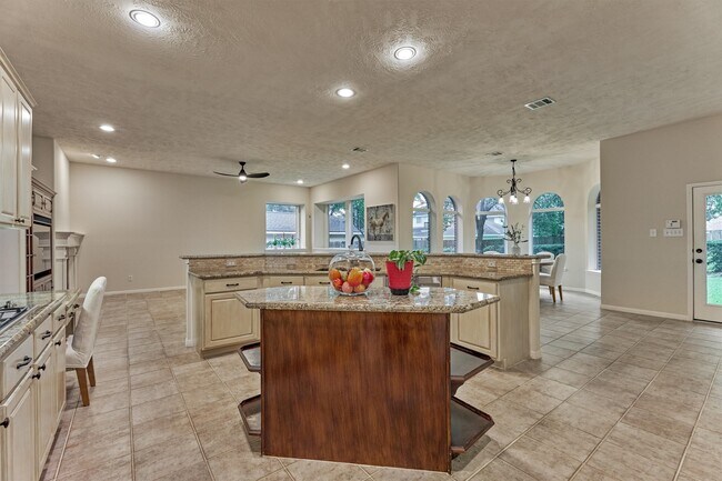Building Photo - 6615 Haughton Dr