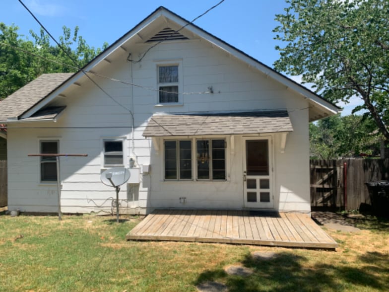 Building Photo - 533 E 9th St