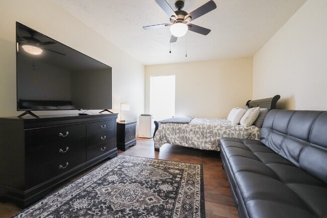 Building Photo - Spacious 3-Bedroom, 2-Bath Home – Fully Furnished