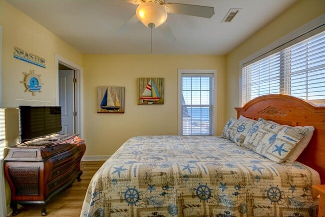 Building Photo - 5BR, 4BA Townhome - Pet Friendly with Beach Views *SEASONAL RENTAL*