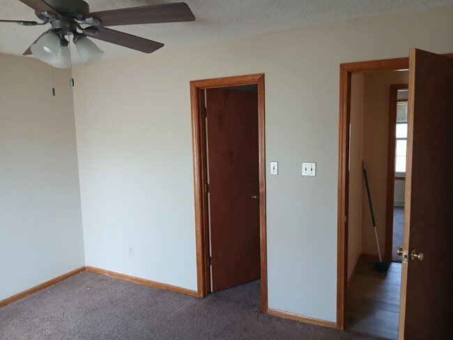 Building Photo - 3 bdrm, 2.5 bath, 2 car garage House For Rent