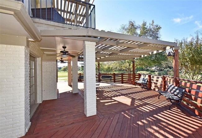 Building Photo - 2802 S Doral Dr