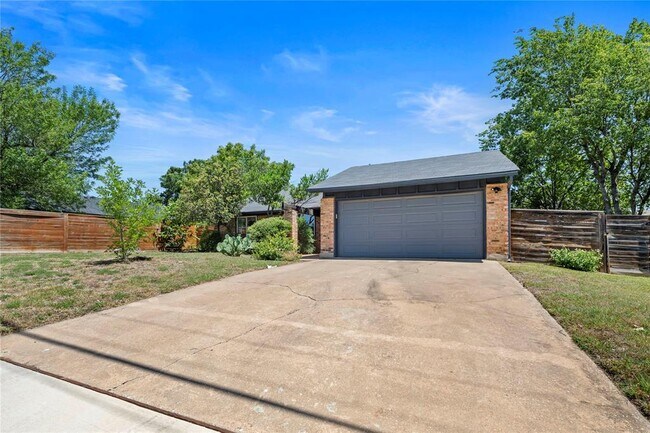 Building Photo - 1510 Coronado Hills Dr