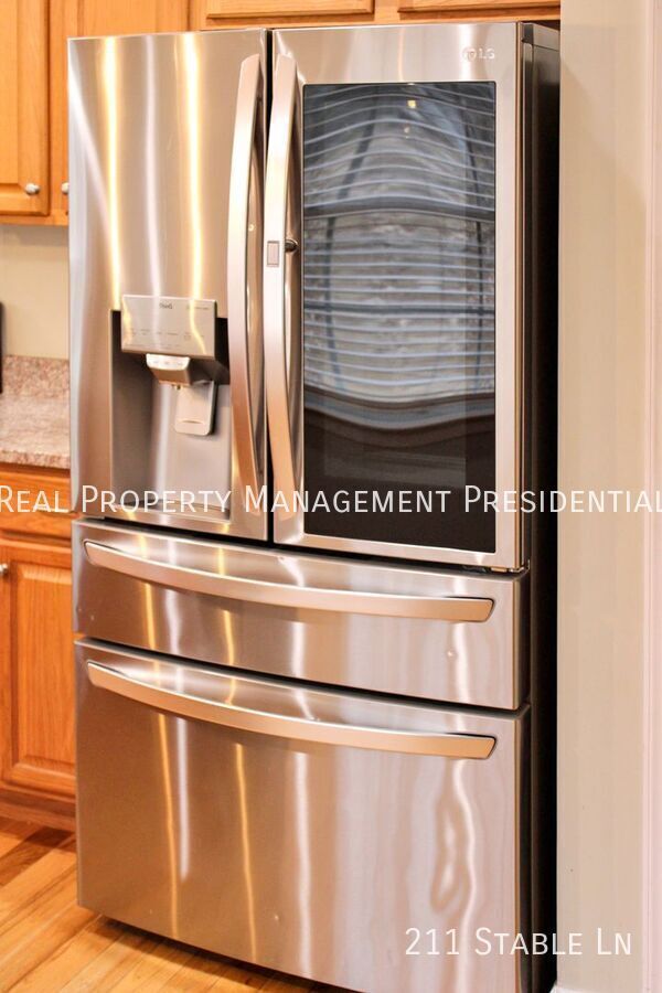 Building Photo - 211 Stable Ln