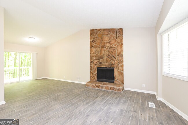 Building Photo - 1576 Ember Cir SW
