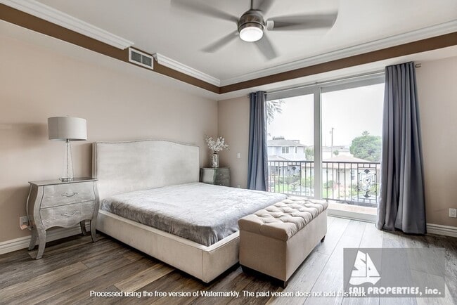 Building Photo - Gorgeous, Large downtown Huntington Beach Vacation Rental