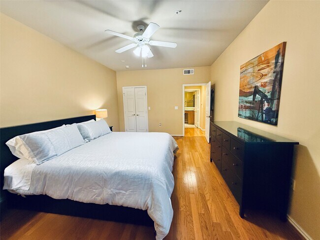 Building Photo - 2400 McCue Rd