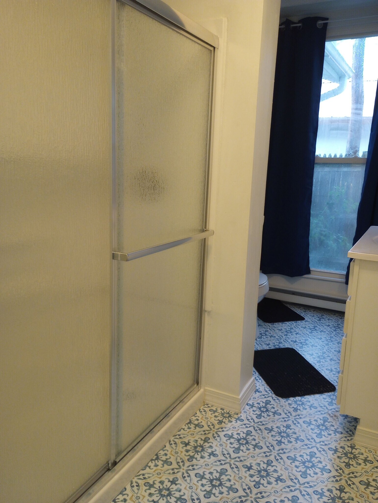 Bath view 2 - 602 N Porter St