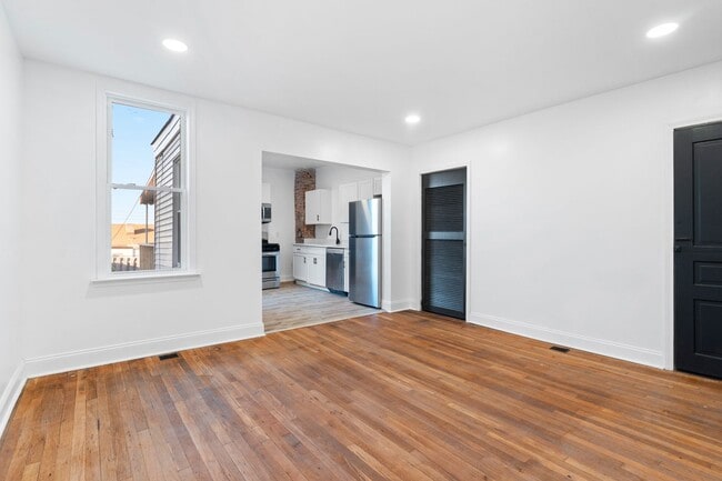 Building Photo - 2 Bed 1 bath House