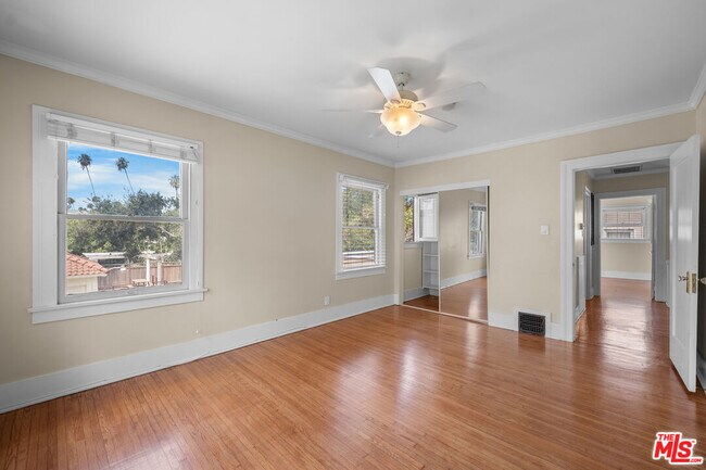 Building Photo - 1231 S St Andrews Pl