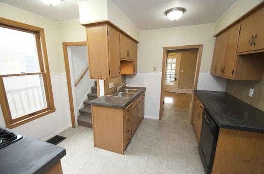 Kitchen - 1039 23rd Ave SE
