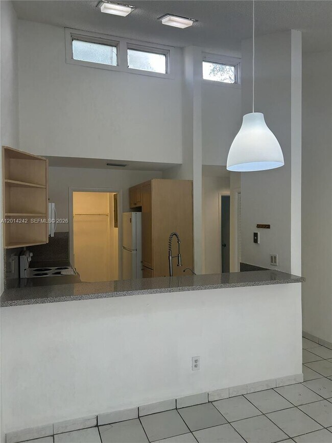 Building Photo - 6804 SW 37th St