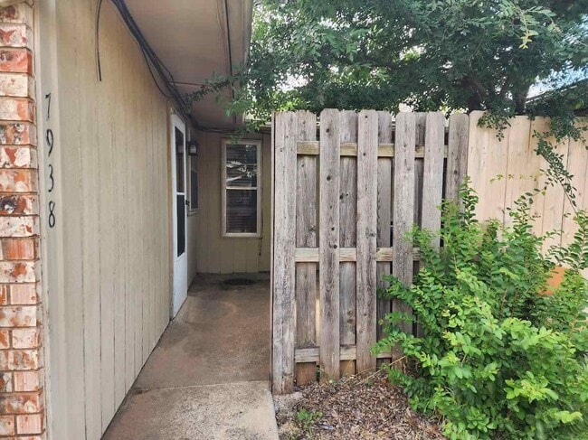 Building Photo - 7938 NW Crossland Cir