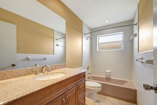 Building Photo - 1753 W Terrace Dr