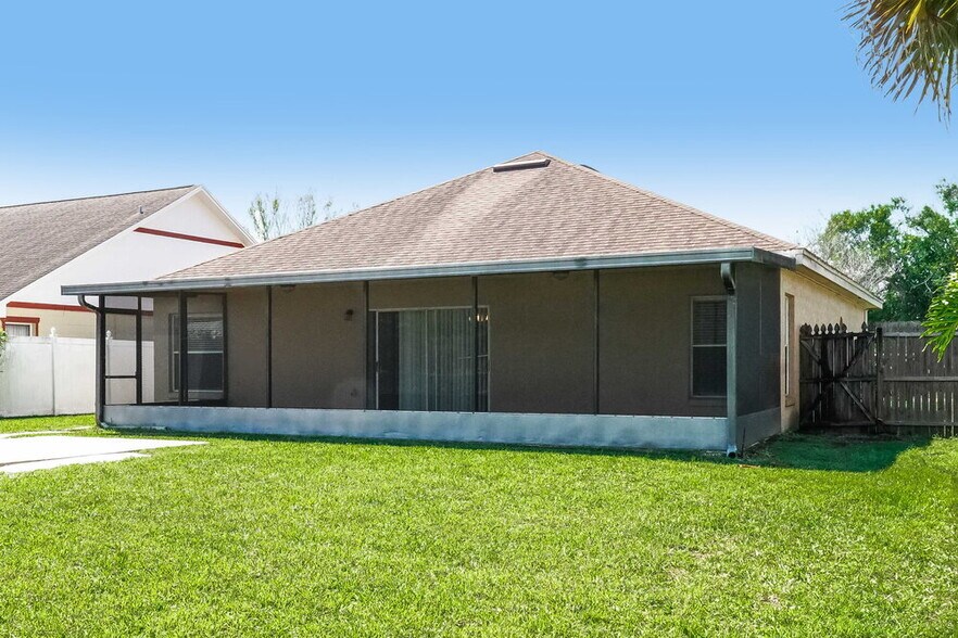 Building Photo - 1917 Excalibur Dr