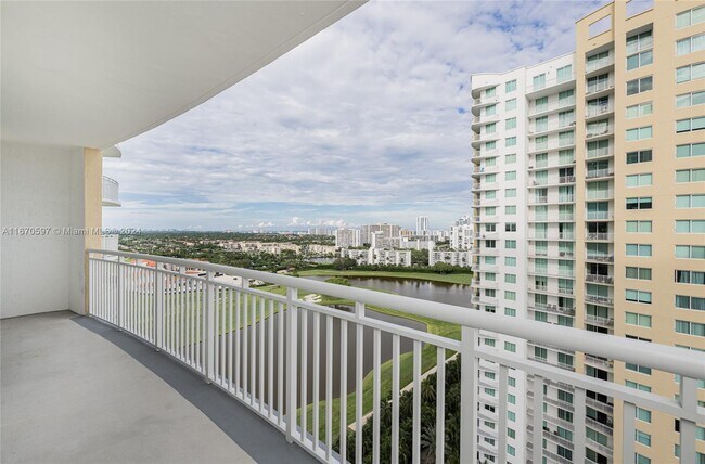 Building Photo - 1745 E Hallandale Beach Blvd