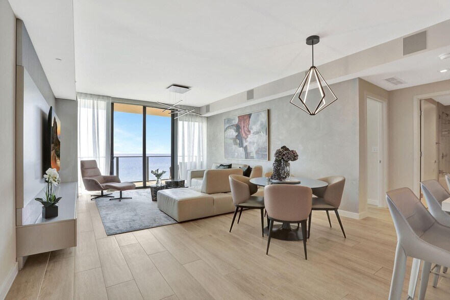 Building Photo - 1116 N Ocean Blvd