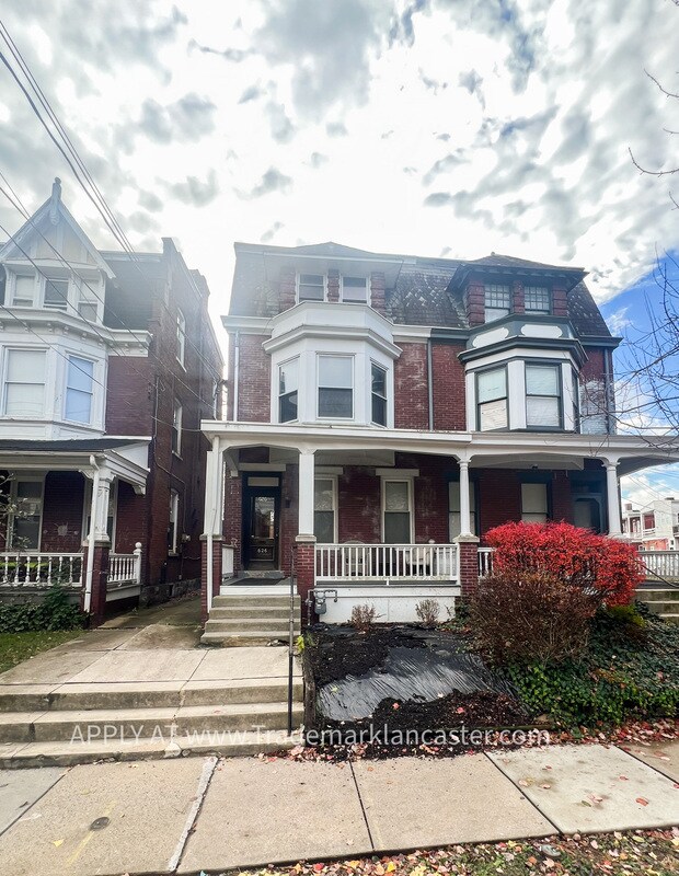 Building Photo - 626 W Lemon St