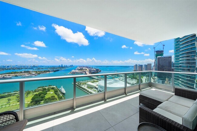 Building Photo - 900 Biscayne Blvd