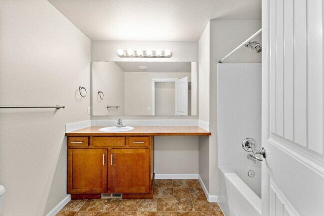 Building Photo - Bright & Spacious 4 Bedroom Home in Yelm f...