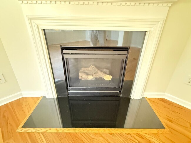 Building Photo - End-Unit Cornelius Townhome | 3BR + Flex Room | Fenced Courtyard | Near Birkdale & Greenway