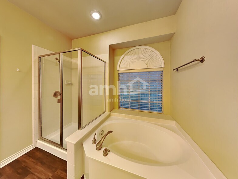 Building Photo - 1414 Monte Carlo Dr