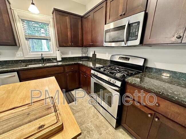 Building Photo - 121 Park Ridge Way