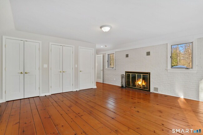 Building Photo - 815 Valley Rd