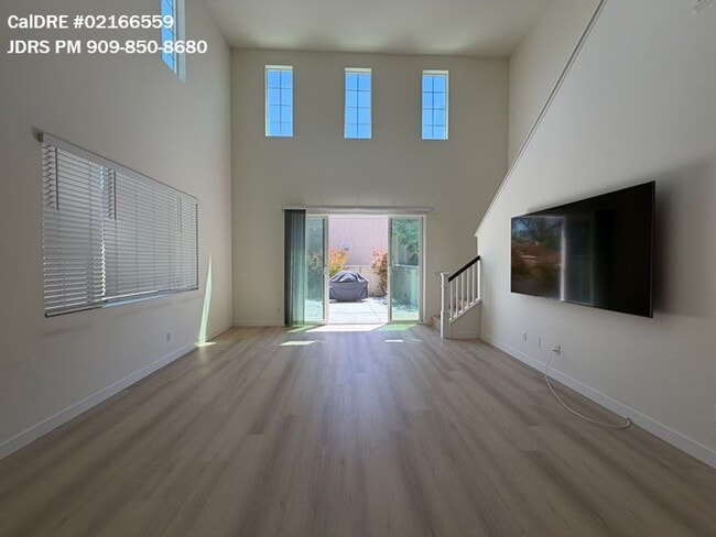 Building Photo - Eastvale 4 Bedroom Condo