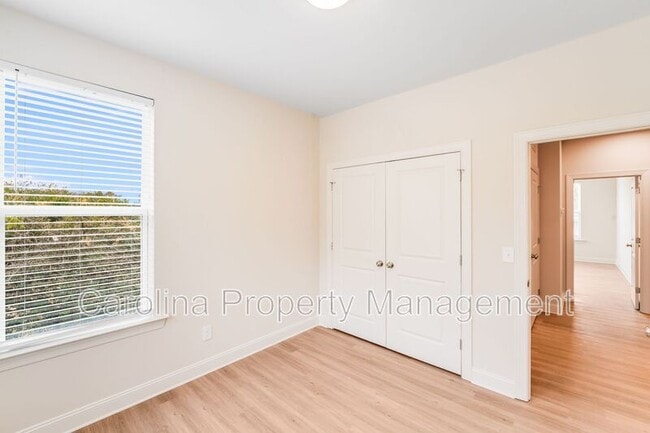 Building Photo - 645 Brookwood St