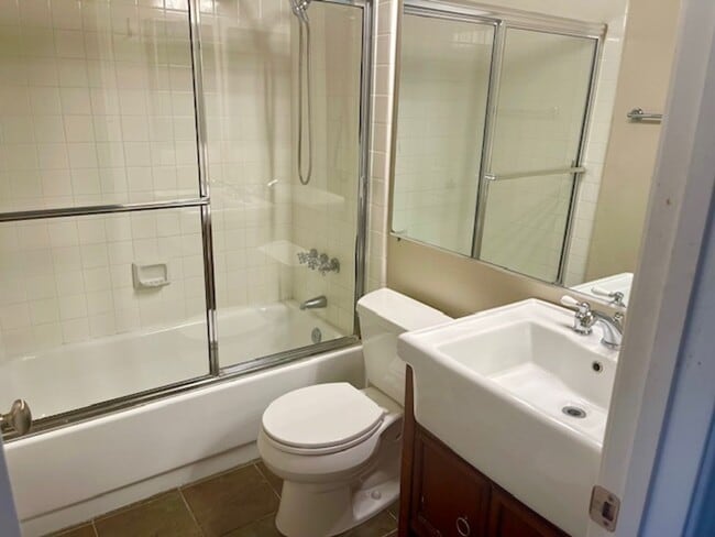 Building Photo - Great Escondido Rental