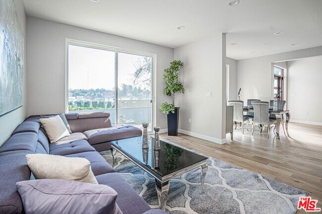 Building Photo - 2251 Aaron St