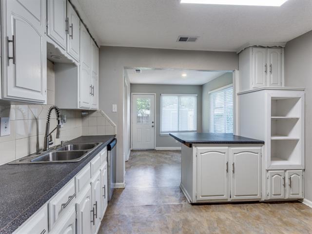 Building Photo - 512 Bluebonnet Dr