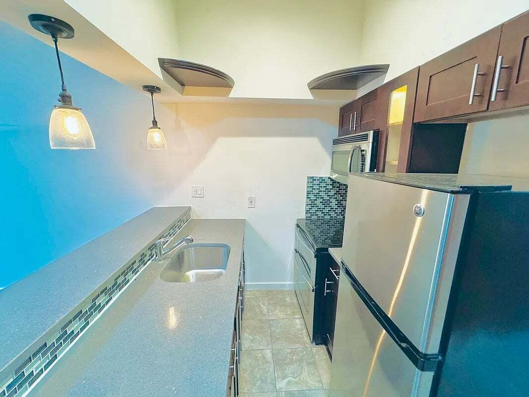 Building Photo - 32 Garnet St