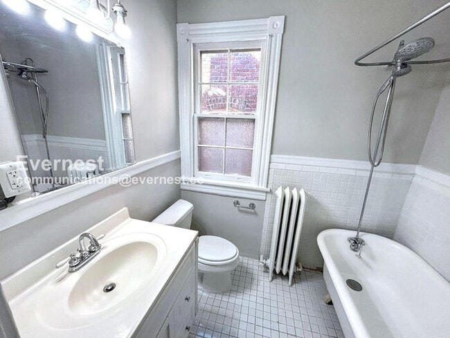 Building Photo - 2708 W Grace St