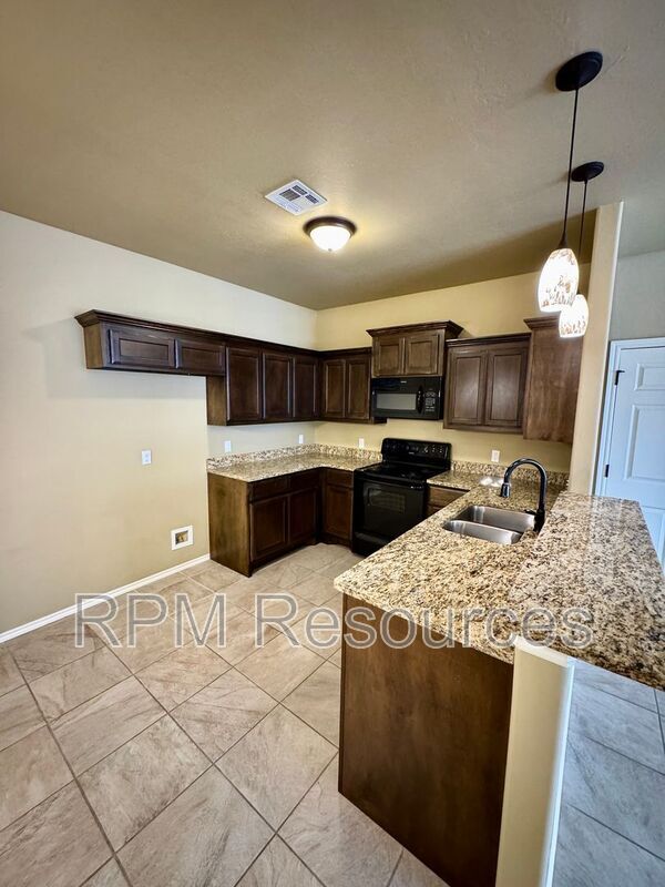 Building Photo - 147 Bison Ct Way