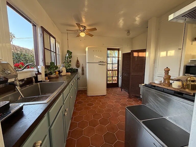 Building Photo - 725 Washington Blvd