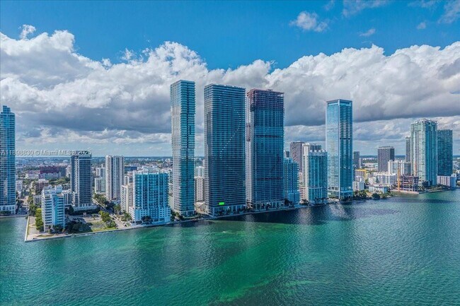 Building Photo - 700 NE 24th St