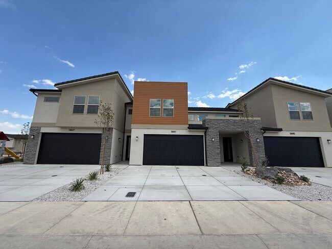Building Photo - Brand New Townhome