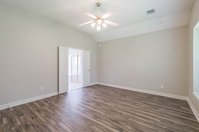 Building Photo - 5911 Brook Bend Dr