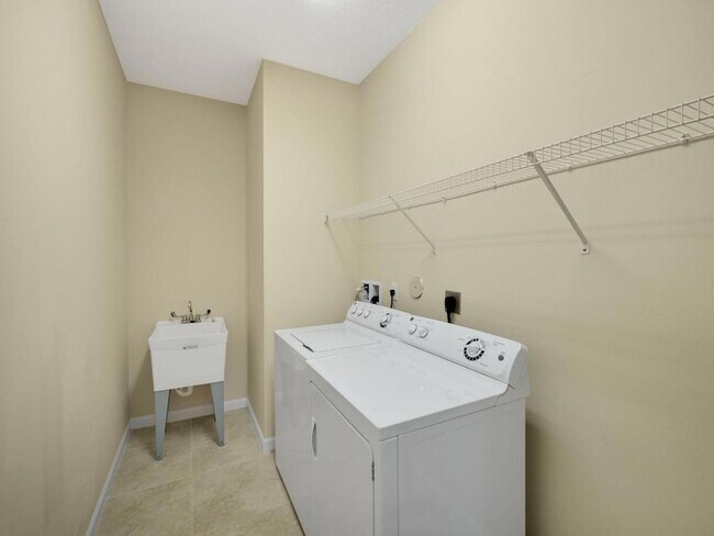 Building Photo - 12190 SW Bennington Cir