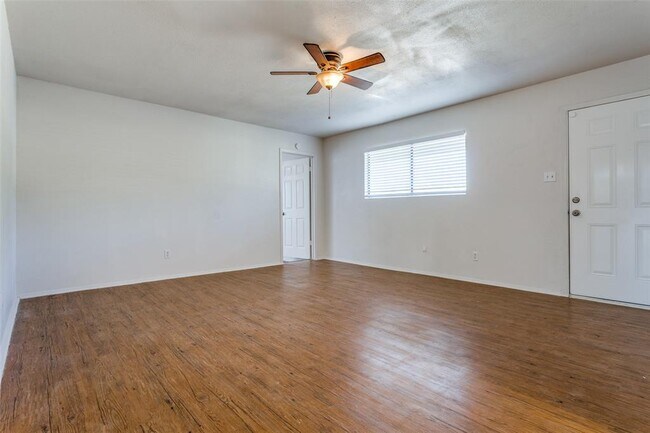 Building Photo - 2214 Winchester Dr