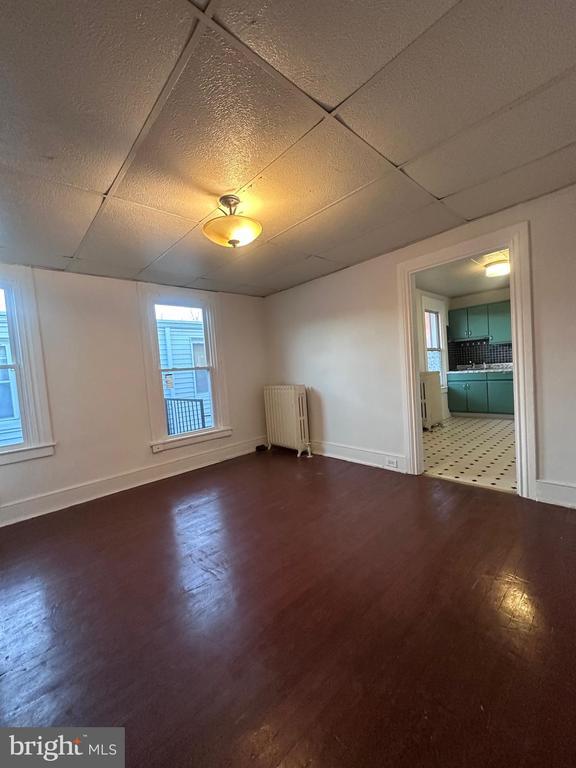 Building Photo - 17 E Walnut St