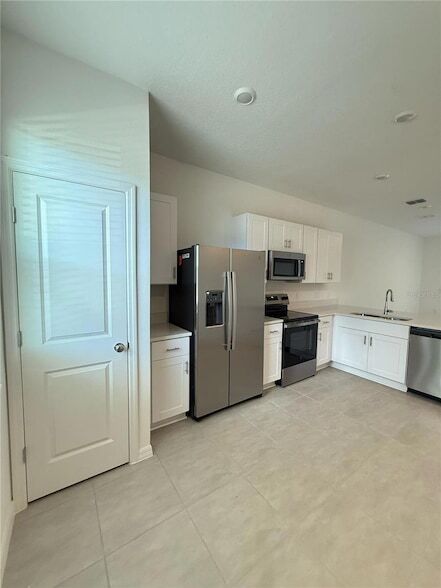 Building Photo - 3082 Skyline Lp